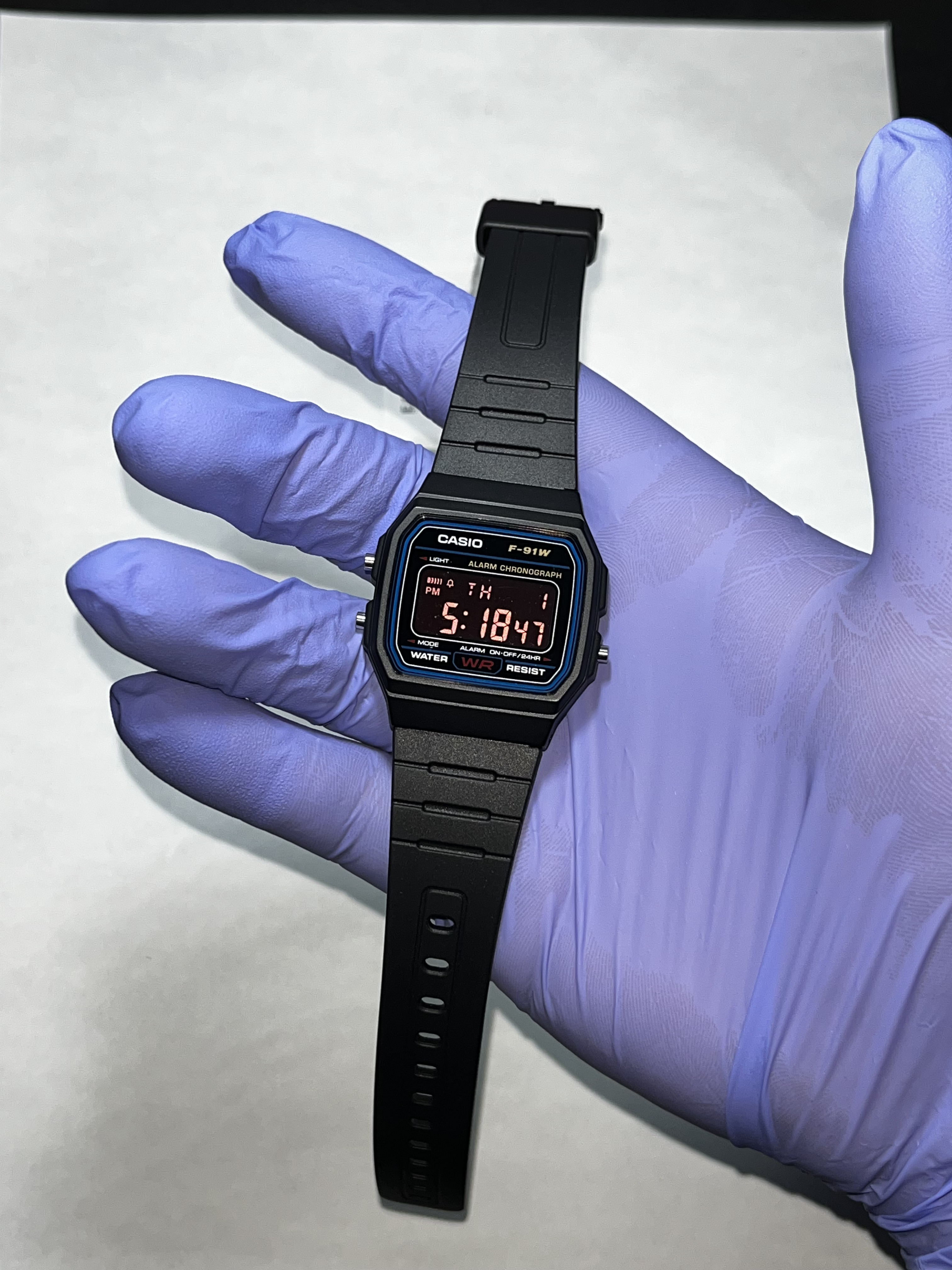 Casio F-91W Blackout + Filtro Rosa — Reloj Casio modificado